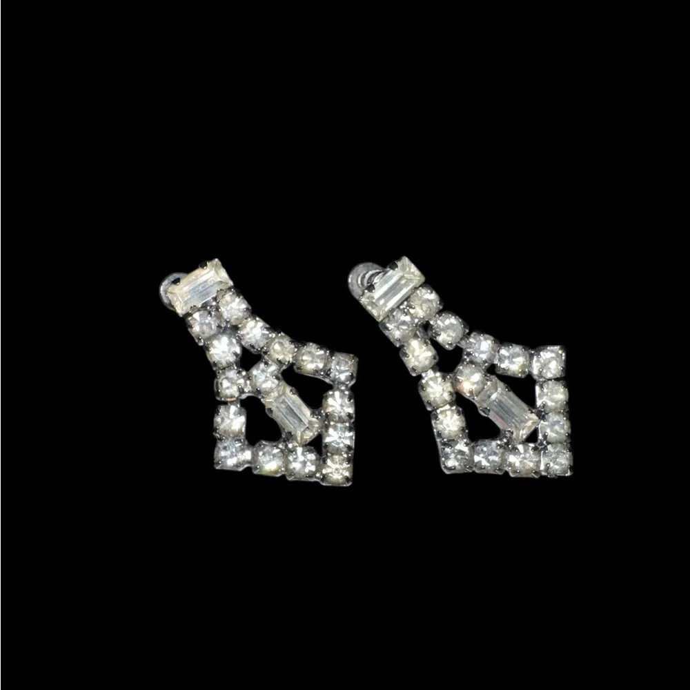 Dazzling Art Deco 50's Inspired Silver Colored‎ Clear Stone Screw Back Earrings